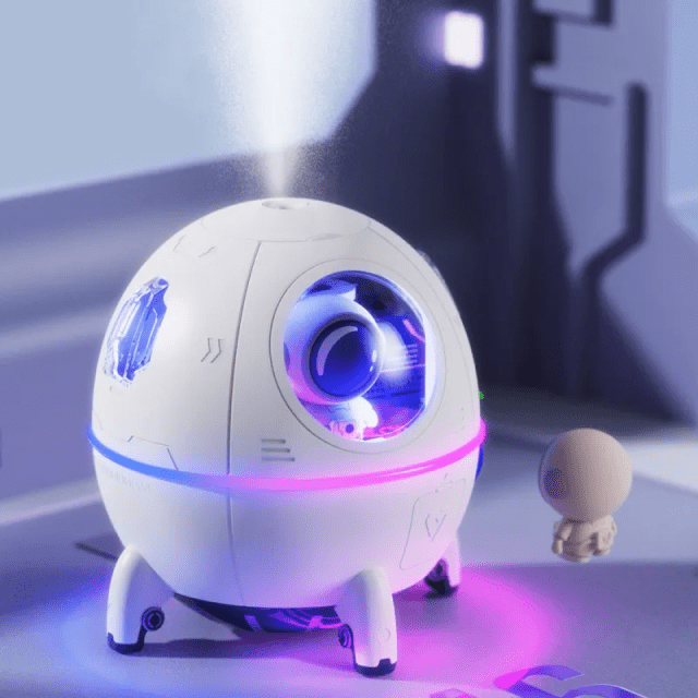 Spaceship Humidifier with Astronaut